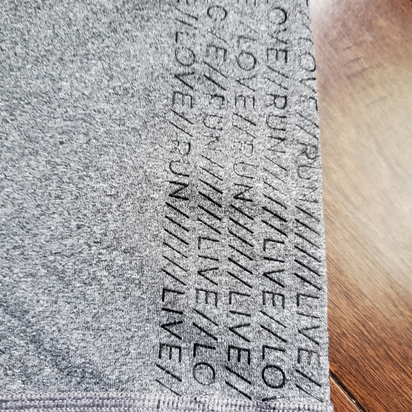Live love run shorts size medium in gray and black - Picture 2 of 4